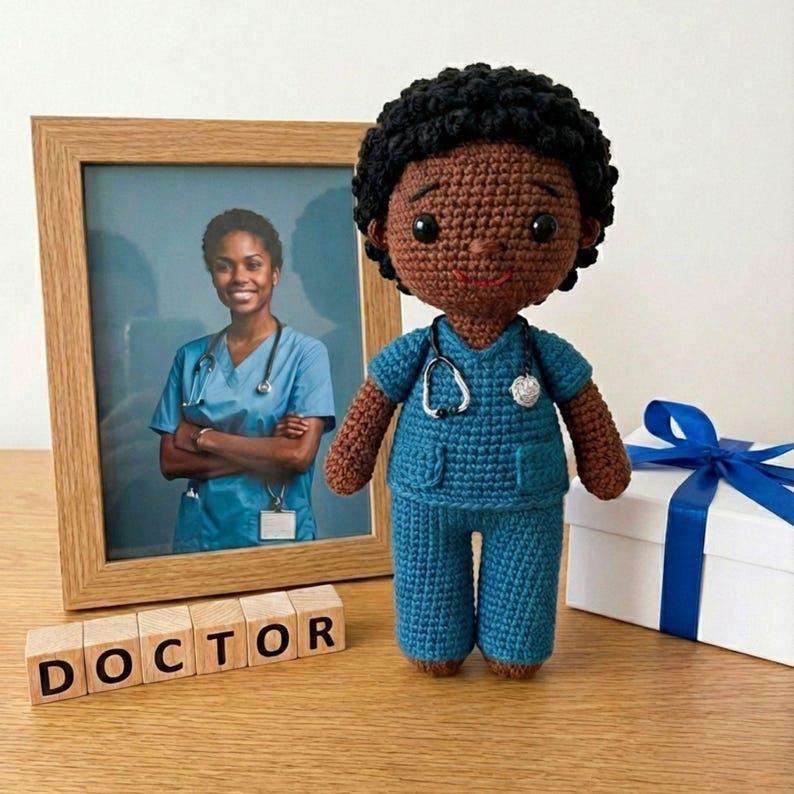 Look Alike Doll, Personalized Nurse Doctor Doll, Custom Crochet Doll from Photo, Healthcare Worker Gift, Doctor Nurse Appreciation Gift